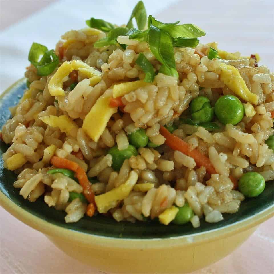 Gebratener Reis mit Erbsen und Speck | Rezepte