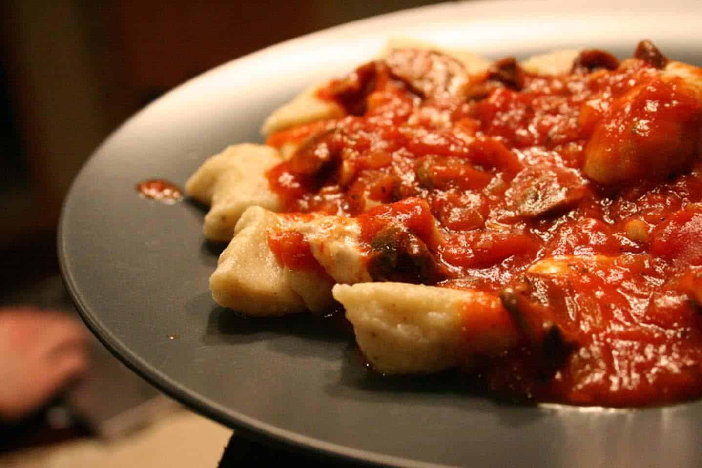 Ricotta Gnocchi mit Tomatensauce und Mozzarella | Rezepte