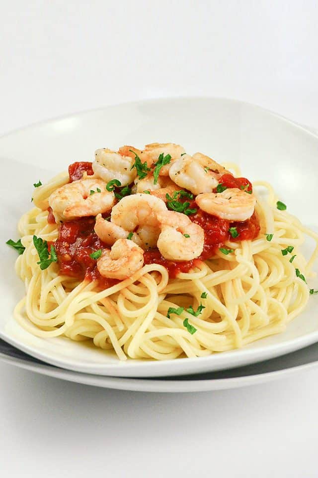 Spaghetti mit Garnelen und Tomatensoße | Rezepte