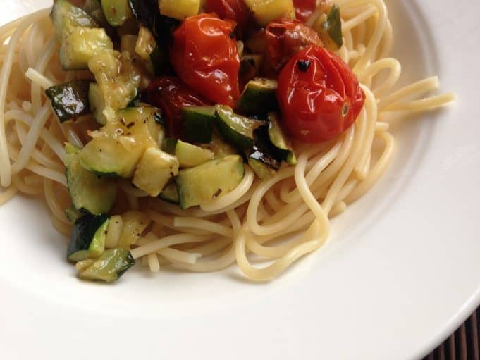 Spaghetti mit Zucchini und Tomaten | Rezepte